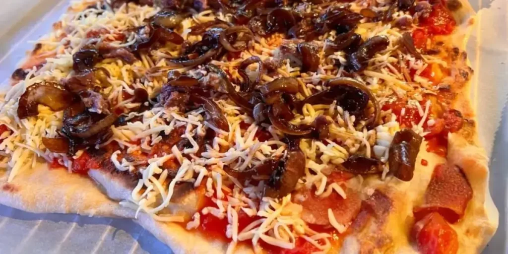 Pepperoni and Tuna Pizza: A Surprising Flavor Fusion

